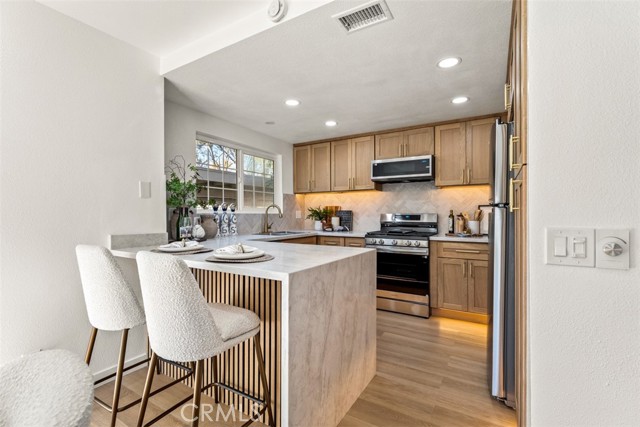 Detail Gallery Image 5 of 14 For 12 Woodleaf, Irvine,  CA 92614 - 3 Beds | 2 Baths