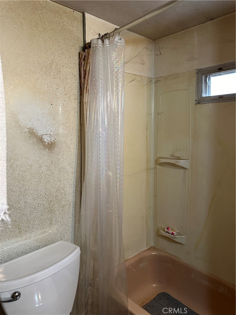 https://media.crmls.org/medias/01751e4b-3bf2-4bb8-94b9-92bed082690b.jpg?preset=X-Large