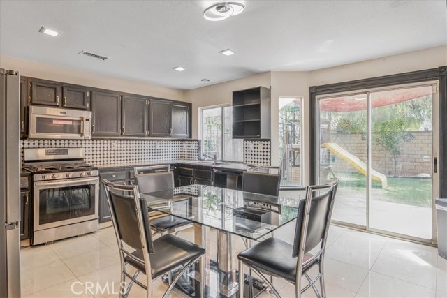 507 Coudures Way, Perris CA: https://media.crmls.org/medias/017557bd-2df1-4522-83d8-3f16031823de.jpg