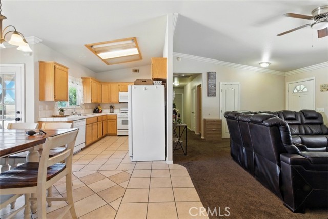 16662 Joshua Street, Hesperia CA: https://media.crmls.org/medias/01756844-27c5-4fa1-9bcc-3547f3315778.jpg