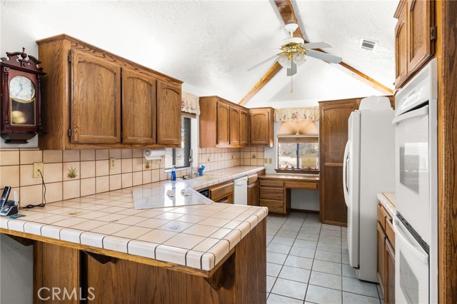 Detail Gallery Image 10 of 61 For 9925 Balsam, Hesperia,  CA 92345 - 3 Beds | 3 Baths