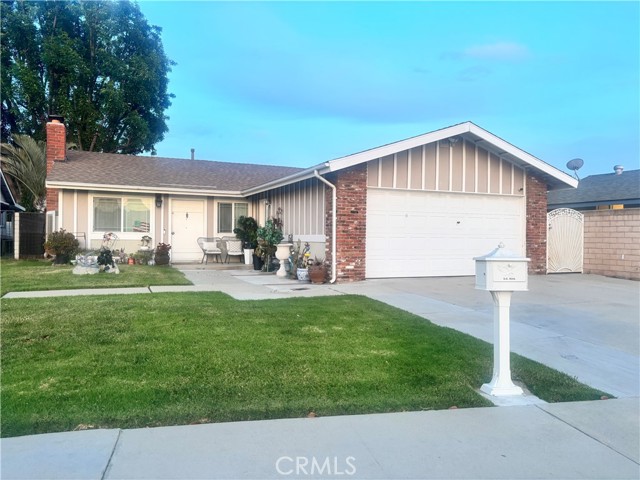13615 Marsh Avenue, Chino CA: https://media.crmls.org/medias/0175bda7-9de2-4953-8dc4-90b6057f8ec6.jpg