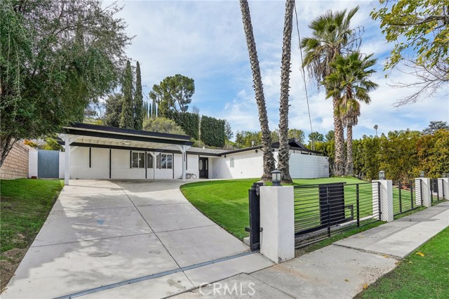 5633 Rawlings Avenue, Woodland Hills CA: https://media.crmls.org/medias/0175e843-c705-44a8-9fea-7250d54abb39.jpg