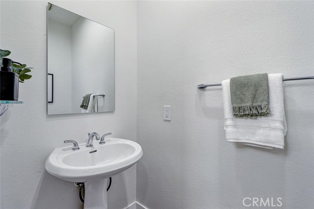 Detail Gallery Image 12 of 39 For 501 Herondo #18,  Hermosa Beach,  CA 90254 - 3 Beds | 2 Baths