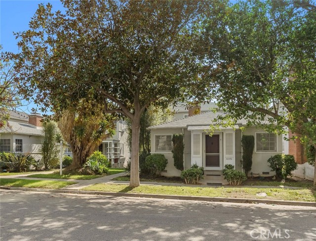 Detail Gallery Image 2 of 19 For 10372 Ashton Ave, Los Angeles,  CA 90024 - 2 Beds | 4 Baths