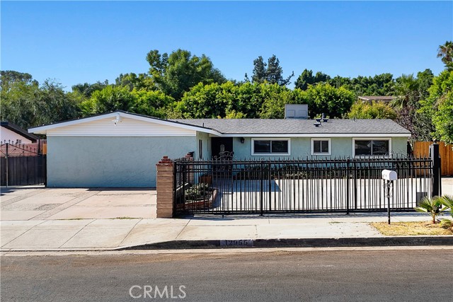 Detail Gallery Image 1 of 1 For 12955 Chippewa St, Sylmar,  CA 91342 - 5 Beds | 2/1 Baths