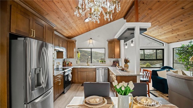 Detail Gallery Image 12 of 35 For 10214 El Dorado Way, Kelseyville,  CA 95451 - 4 Beds | 3 Baths