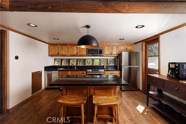1370 Calgary Drive, Lake Arrowhead CA: https://media.crmls.org/medias/017820b9-93e2-4c6c-a7e2-ad0cd28ed279.jpg