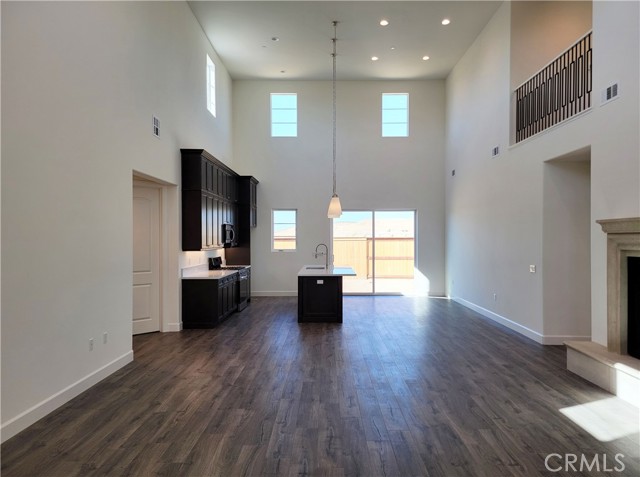 Detail Gallery Image 4 of 29 For 713 Manor Ln, Paso Robles,  CA 93446 - 4 Beds | 3 Baths