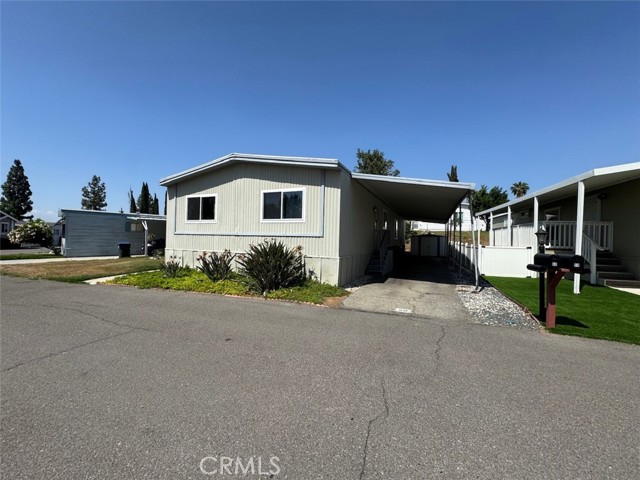 15181 Van Buren Boulevard, Riverside CA: https://media.crmls.org/medias/017a78b9-0592-4405-8277-4118039689dd.jpg