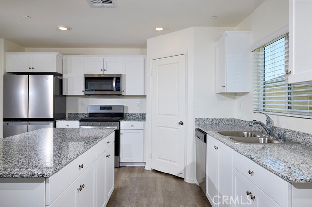 Detail Gallery Image 7 of 15 For 1249 Memorial Ave, Hemet,  CA 92543 - 3 Beds | 2 Baths