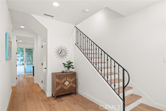 Detail Gallery Image 5 of 66 For 2606 Voorhees Ave #B,  Redondo Beach,  CA 90278 - 3 Beds | 3/1 Baths