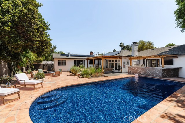 4741 Santa Lucia Drive, Woodland Hills CA: https://media.crmls.org/medias/017b6c51-2431-4753-a8d3-880b0e5023b9.jpg