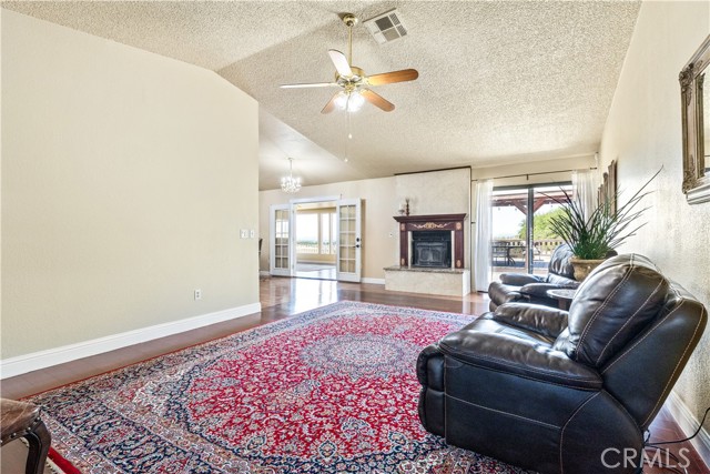 7240 Iverson Place, Paso Robles CA: https://media.crmls.org/medias/017bb2ac-e9ac-4fbe-8d24-07fc45524e5b.jpg