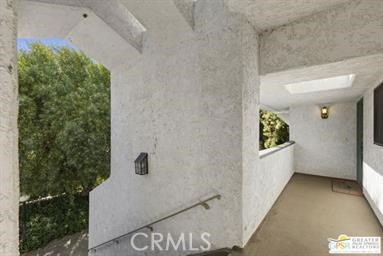 https://media.crmls.org/medias/017bd1c7-be57-49c0-aa75-62b2d679a781.jpg?preset=X-Large