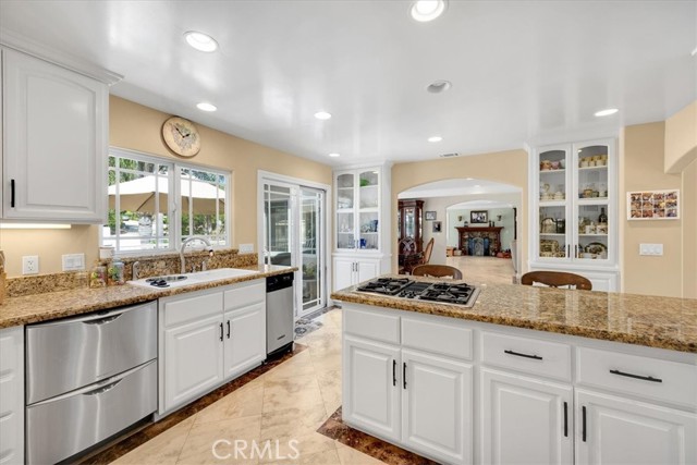 Detail Gallery Image 8 of 66 For 18991 Oriente Drive, Yorba Linda,  CA 92886 - 4 Beds | 4/2 Baths