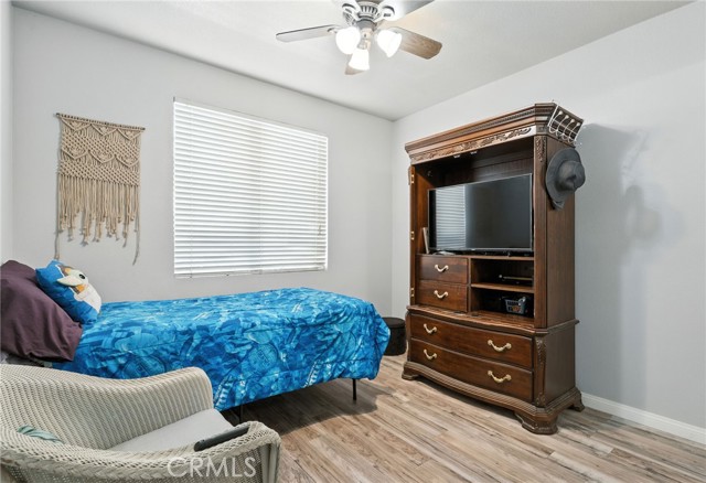 1063 Blackburn Way, Hemet CA: https://media.crmls.org/medias/017c810a-28b6-4a0e-9ef9-914da2d6f1df.jpg