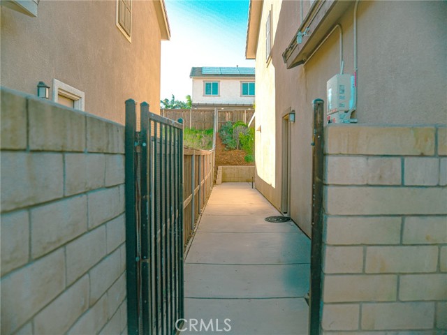 Detail Gallery Image 5 of 12 For 18052 Passionflower, San Bernardino,  CA 92407 - 4 Beds | 3 Baths