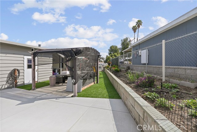 23011 Big Tee Drive, Canyon Lake CA: https://media.crmls.org/medias/017d97e3-24ae-44bf-9d13-8ed43a30e025.jpg
