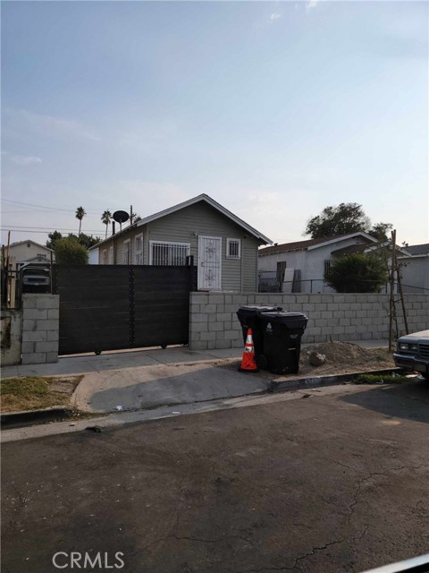 246 E 111th St, Los Angeles, CA 90061