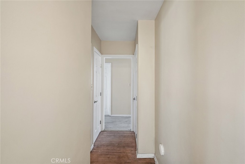 https://media.crmls.org/medias/017f36a5-c68c-4056-919f-48304af52f63.jpg?preset=X-Large