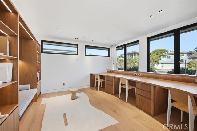101 N Poinsettia Avenue, Manhattan Beach CA: https://media.crmls.org/medias/017fa7b9-485e-4fbb-8919-1963f5522a17.jpg