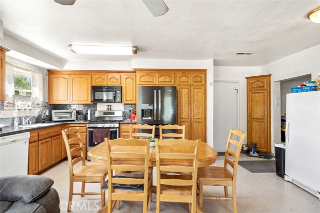 Detail Gallery Image 7 of 31 For 2243 N Nutmeg St, Escondido,  CA 92026 - 3 Beds | 2 Baths