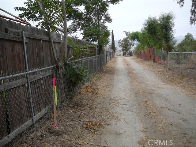 31665 Meadow Blossom Road, Nuevo CA: https://media.crmls.org/medias/01805bb1-c95f-48a8-876b-77954de3b683.jpg