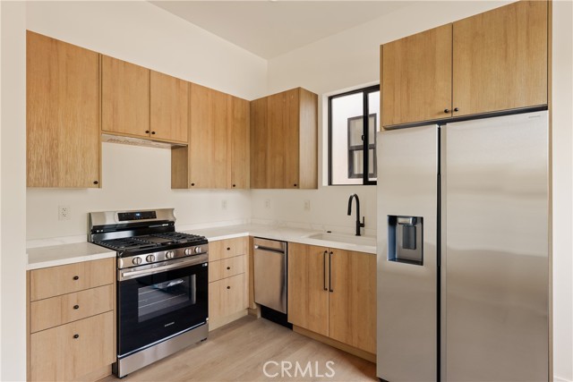 Detail Gallery Image 20 of 28 For 17852 Saticoy St, Reseda,  CA 91335 - 4 Beds | 3/1 Baths