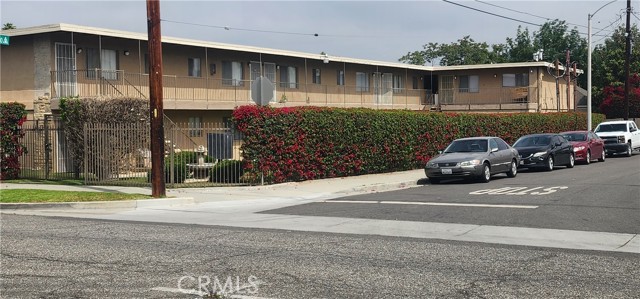 1935 W Linden Street, Riverside CA: https://media.crmls.org/medias/018133e8-3281-4864-a1c9-af65f00234be.jpg