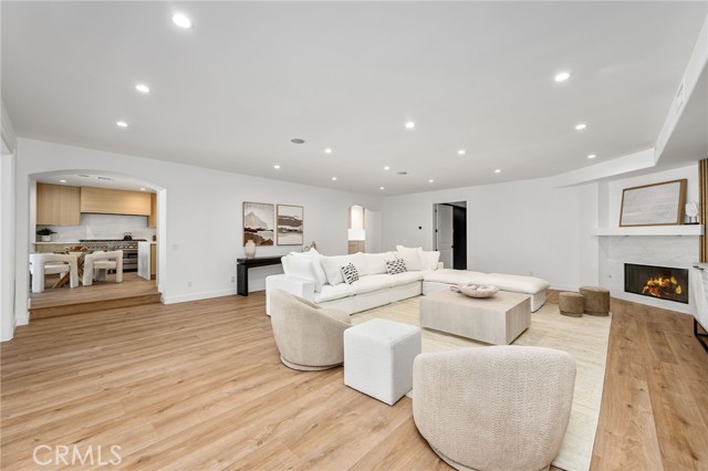 14257 Chandler Boulevard photo 25