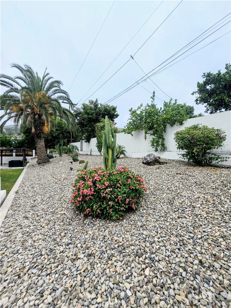 https://media.crmls.org/medias/0181e8fa-04b4-4634-b855-95a746216684.jpg?preset=X-Large