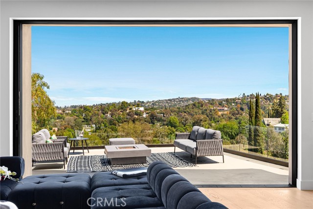 5134 Medina Road, Woodland Hills CA: https://media.crmls.org/medias/01820b73-1669-4dbf-8654-655dc9ff6c82.jpg