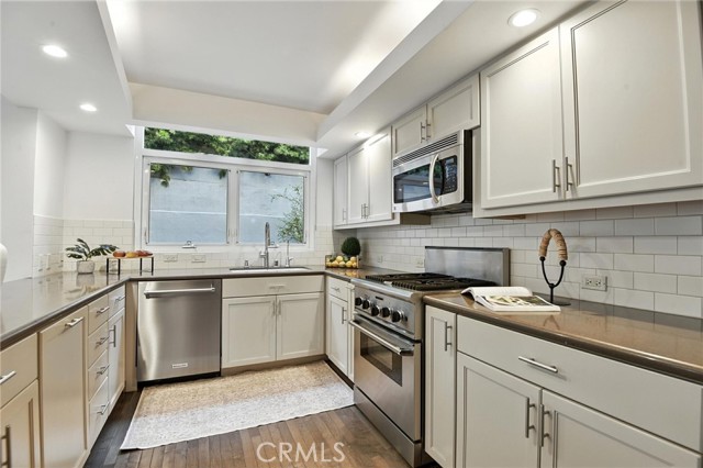 Detail Gallery Image 7 of 46 For 2203 3rd St #1,  Santa Monica,  CA 90405 - 2 Beds | 2/1 Baths