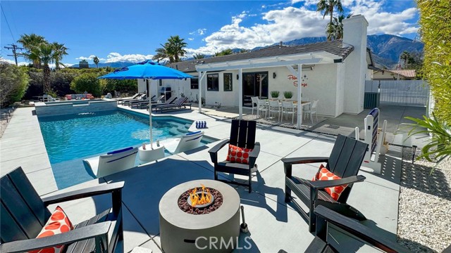 Detail Gallery Image 5 of 40 For 2004 Nicola, Palm Springs,  CA 92262 - 4 Beds | 2 Baths