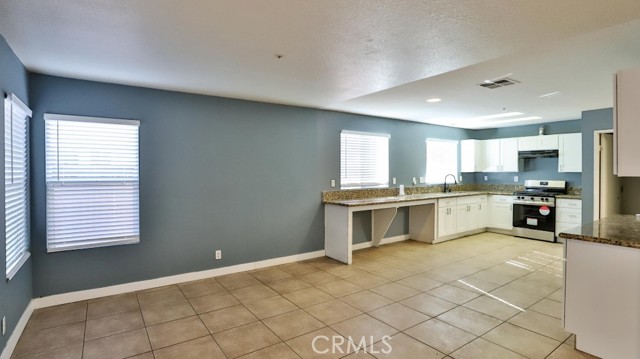 Detail Gallery Image 6 of 30 For 11355 Tondela St, Fontana,  CA 92337 - 5 Beds | 2/1 Baths