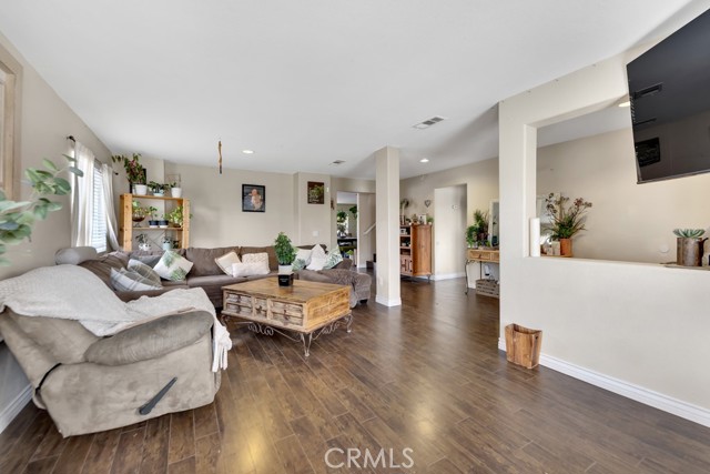 Detail Gallery Image 3 of 31 For 6247 Sandwood, Palmdale,  CA 93552 - 5 Beds | 3 Baths