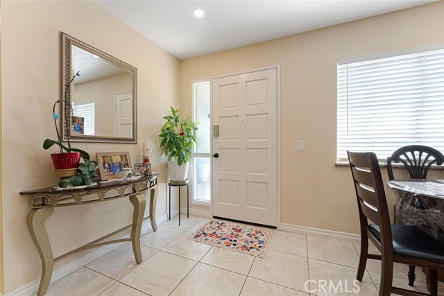 6860 27th Street, Jurupa Valley CA: https://media.crmls.org/medias/018743b1-3d8e-4c49-9a68-529682f3a119.jpg