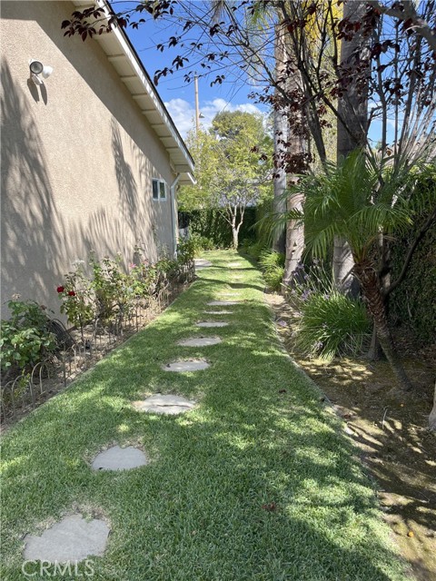 26106 Veva Way, Calabasas CA: https://media.crmls.org/medias/01887688-9f7e-44b1-92b7-f3e7824c824d.jpg