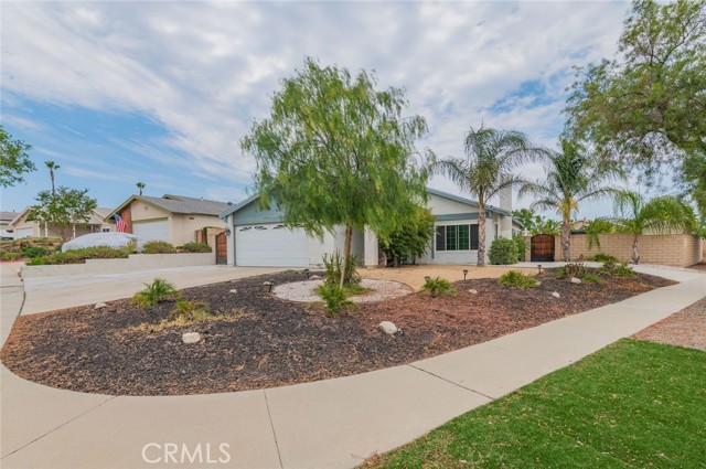 Detail Gallery Image 3 of 28 For 1424 Norfolk St, Corona,  CA 92878 - 4 Beds | 2 Baths