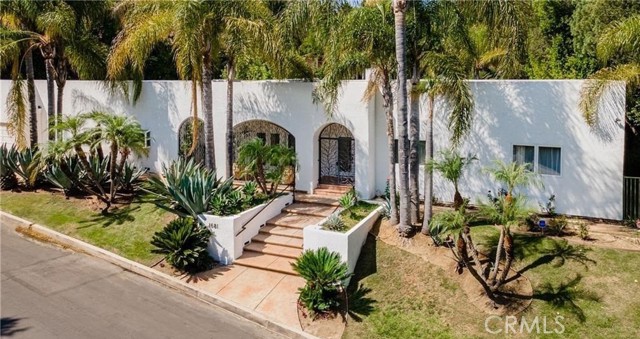 16815 Bajio Road, Encino CA: https://media.crmls.org/medias/0189bbea-7812-4717-9abf-efa7249d73a0.jpg
