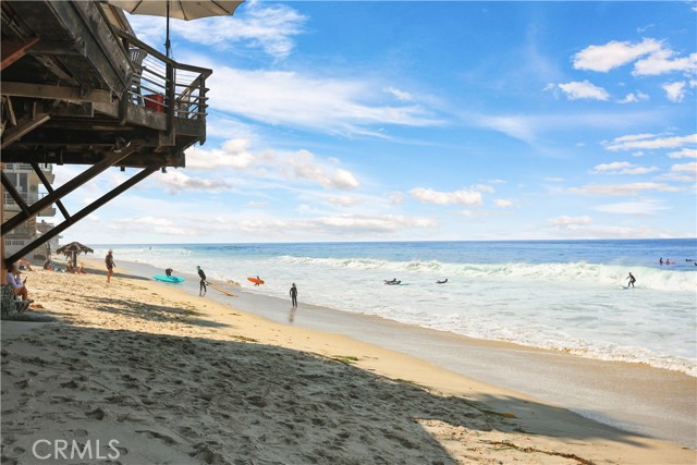 1029 Glenneyre Street, Laguna Beach CA: https://media.crmls.org/medias/018acfc6-877c-4543-b0cf-a5de19f53d1e.jpg