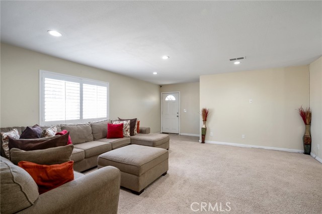 Detail Gallery Image 6 of 26 For 857 E 109th, Los Angeles,  CA 90059 - 4 Beds | 2 Baths