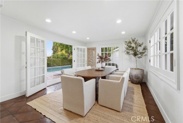 Detail Gallery Image 11 of 35 For 5232 Woodman Ave, Sherman Oaks,  CA 91401 - 3 Beds | 2 Baths