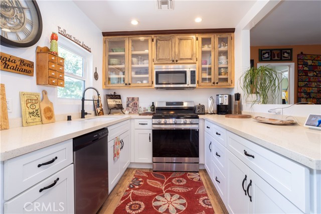 10321 Owensmouth Avenue, Chatsworth CA: https://media.crmls.org/medias/018b9664-f777-4aab-98cb-2e706b4b31bc.jpg