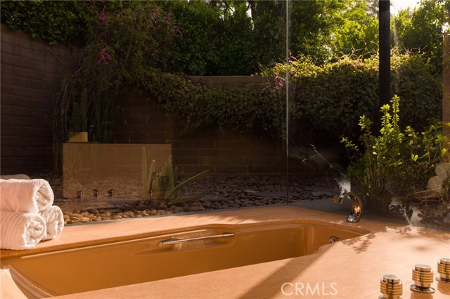 1950 E Desert Palms Drive, Palm Springs CA: https://media.crmls.org/medias/018d8914-fd82-4c0b-ba52-feb41562fbd2.jpg