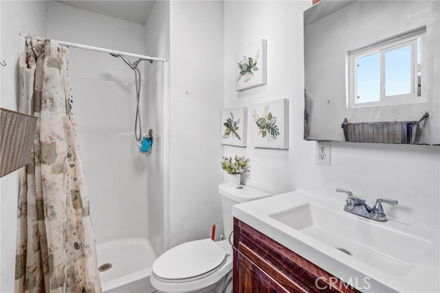 10517 Firmona Avenue, Inglewood CA: https://media.crmls.org/medias/018dab2d-9cbd-45f9-987d-6f5b177555ac.jpg
