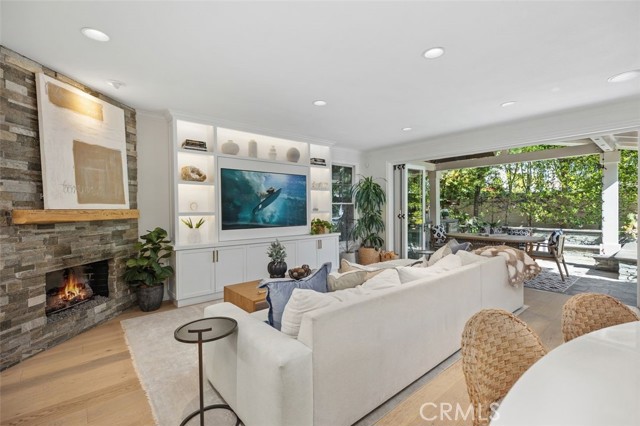 Detail Gallery Image 2 of 55 For 4 Turtle Bay Dr, Newport Beach,  CA 92660 - 5 Beds | 4 Baths