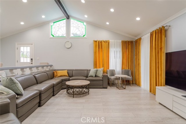 Detail Gallery Image 8 of 50 For 17242 Horace St, Granada Hills,  CA 91344 - 4 Beds | 4 Baths