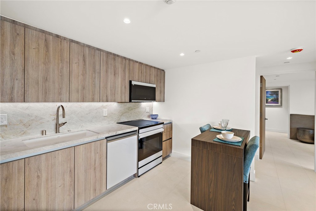 200 Alta Vista Way #B